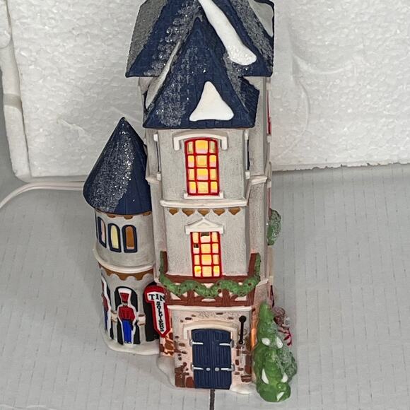 Dept. 56 North Pole Series "Tin Soldier Shop" Heritage Village Collectio… - Picture 4 of 15